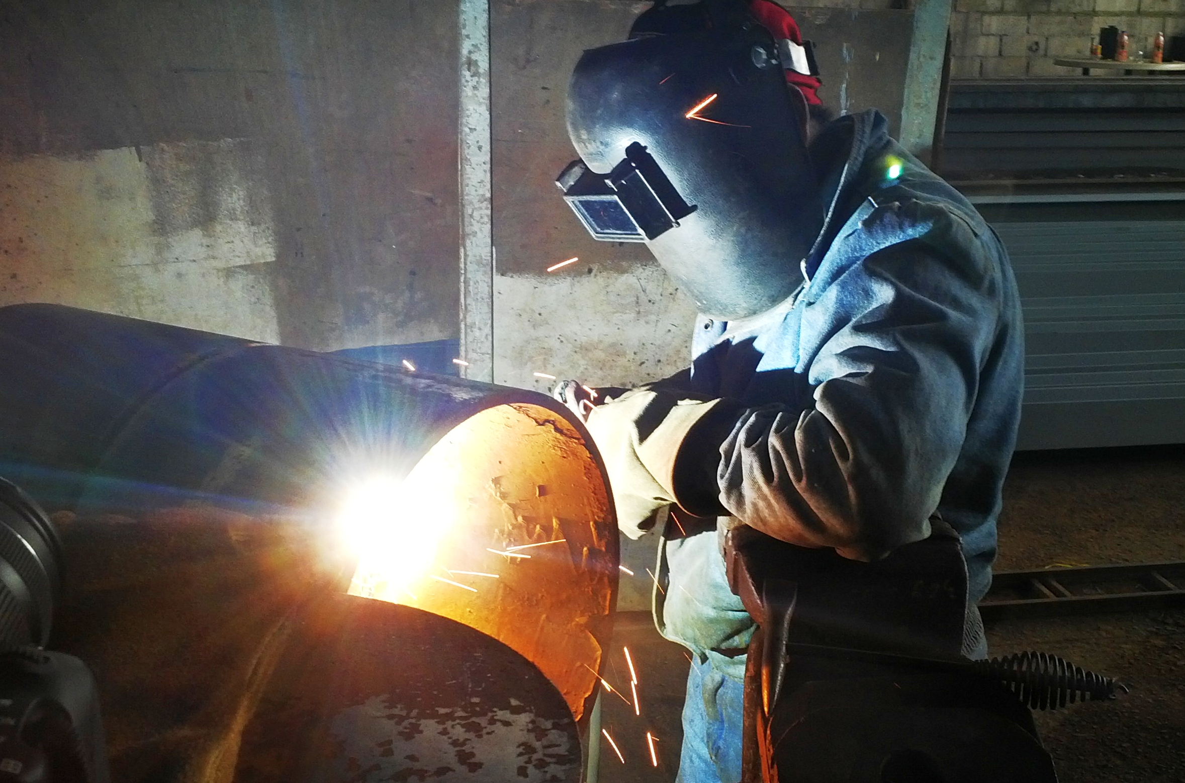 Soldador en tubo ilustración